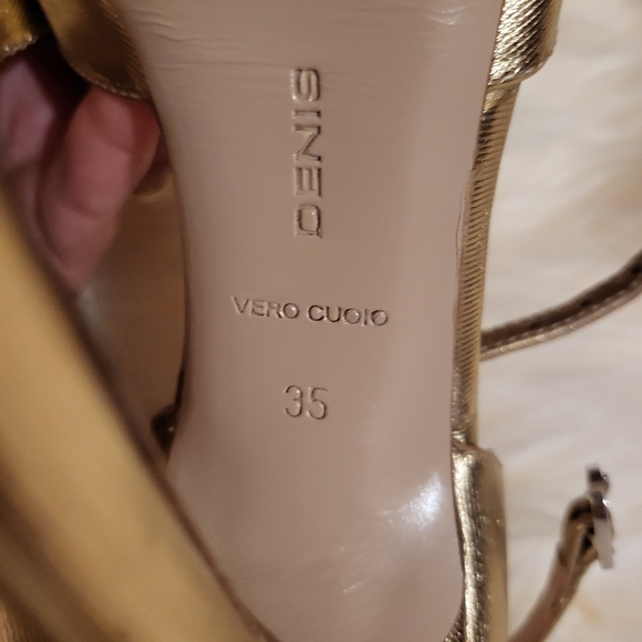 Gold platform ankle strap sandals - Picture 14 of 16